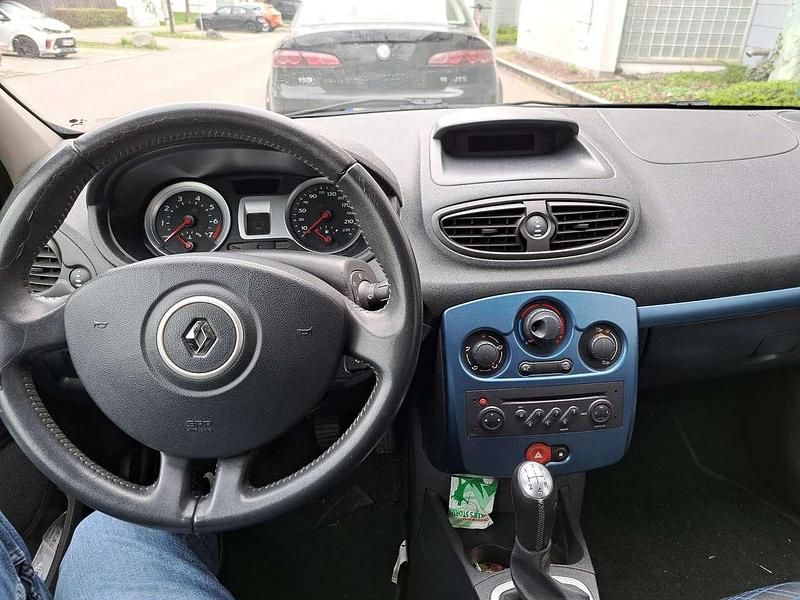 Gebraucht Renault Clio II Dynamique 75 PS (55 kW) 2008 Limousine