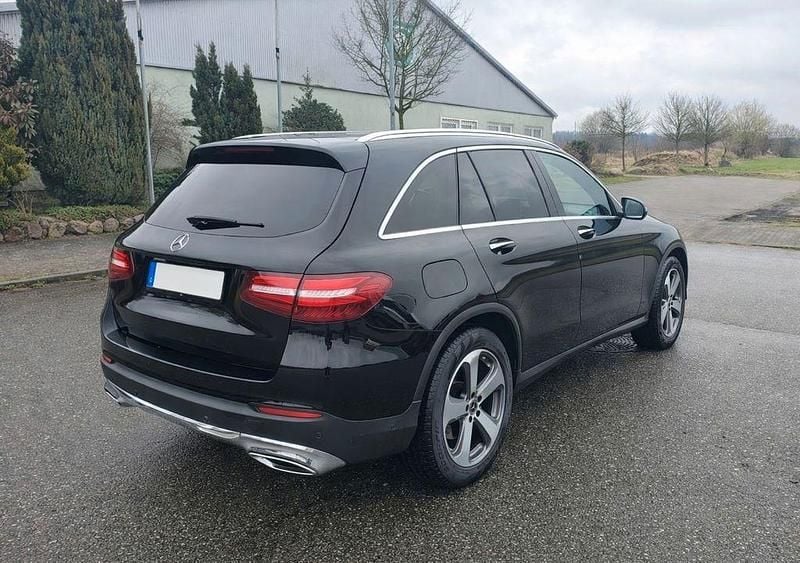 Gebraucht Mercedes GLC250 204 PS (150 kW) 2018 Schwarz SUV