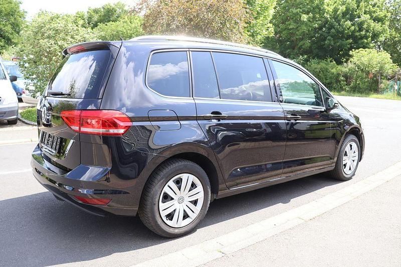 Gebraucht VW Touran Sound 110 PS (80 kW) 2017 Schwarz Van / Kleinbus