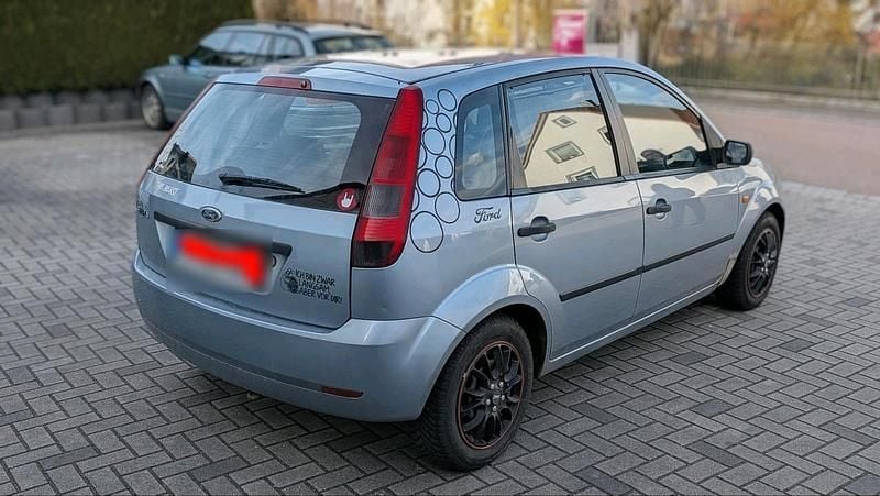 Gebraucht Ford Fiesta 80 PS (58 kW) 2005 Blau Kleinwagen