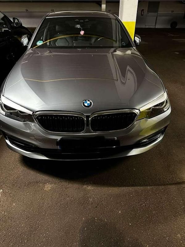 Grau Gebraucht 2019 BMW 530e iPerformance Limousine | 25.000 € (Superpreis) - Bild 1/4