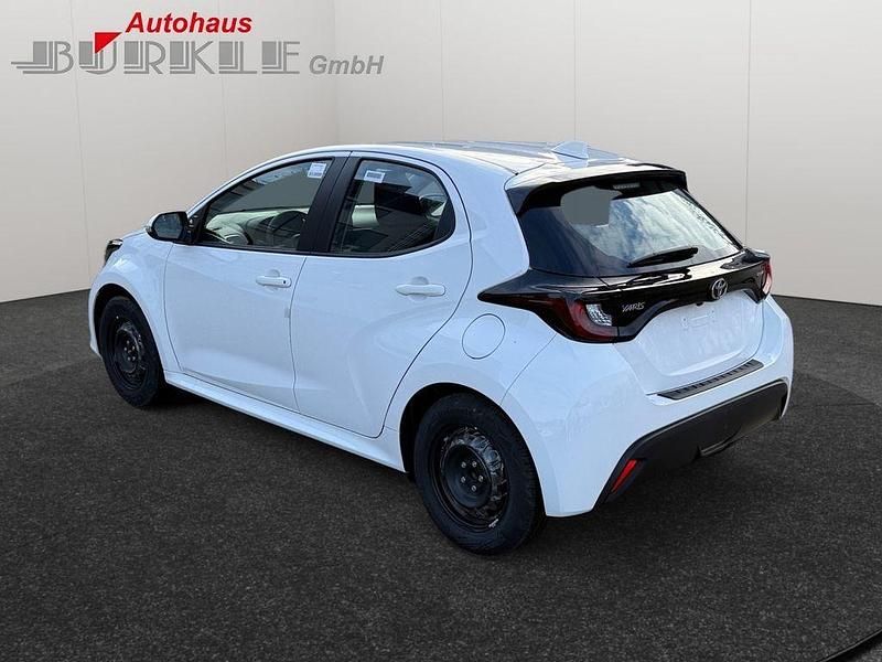 Gebraucht Toyota Yaris Hybrid Comfort 92 PS (67 kW) 2024 Weiß Limousine