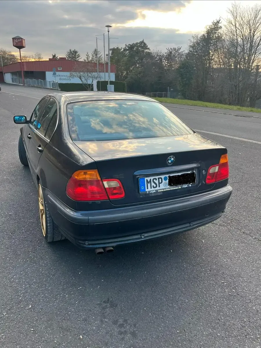 Gebraucht BMW 320 150 PS (110 kW) 1999 Blau Limousine
