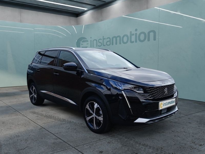 Schwarz Gebraucht 2023 Peugeot 5008 Van / Kleinbus | 33.890 € (Teuer) - Bild 1/3