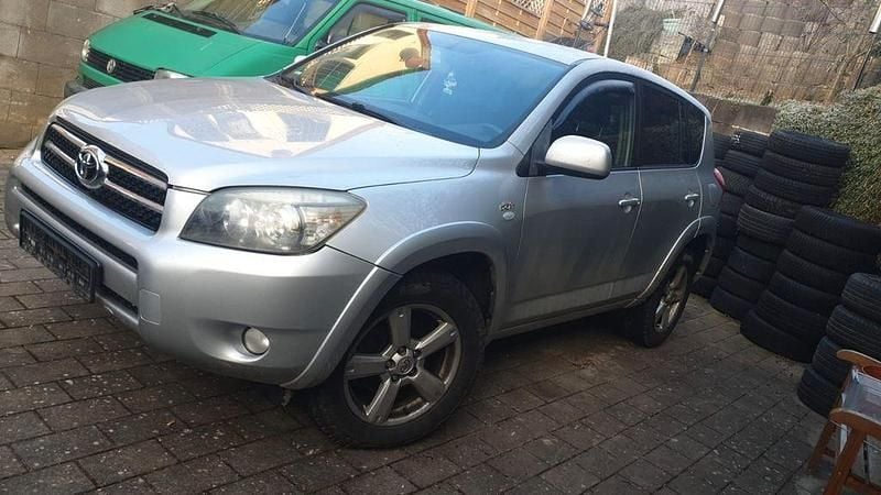 Silber Gebraucht 2006 Toyota RAV4 Executive SUV | 3.300 € (Superpreis) - Bild 1/4