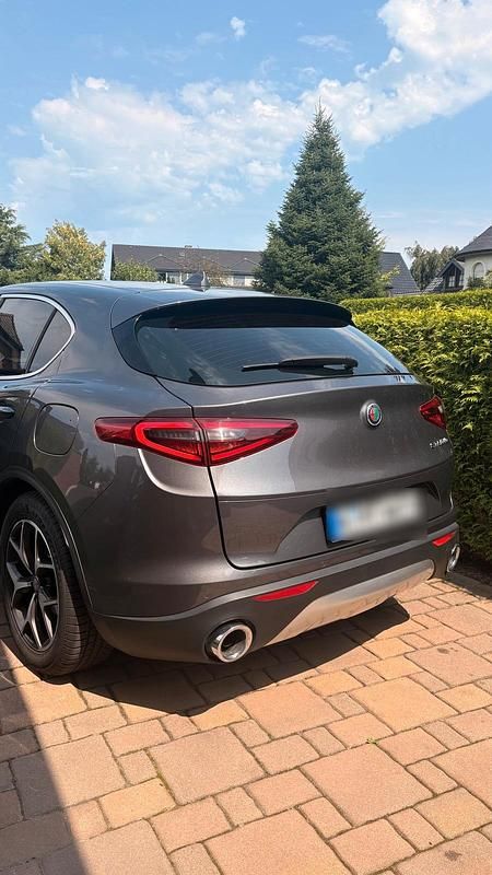 Gebraucht Alfa Romeo Stelvio 179 PS (131 kW) 2018 Grau SUV