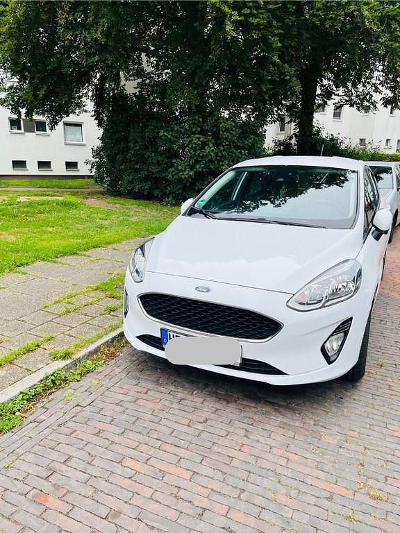 Weiß Gebraucht 2017 Ford Fiesta Cool & Connect Kleinwagen | 8.800 € (Guter Preis) - Bild 1/4