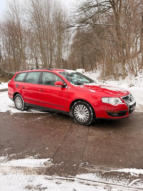 Rot Gebraucht 2010 VW Passat Kombi | 1.500 € (Superpreis) - Bild 1/4