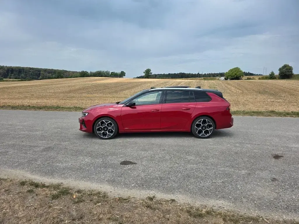 Gebraucht Opel Astra Ultimate 131 PS (96 kW) 2023 Rot Kleinwagen