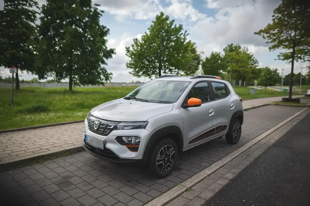 Usado Dacia Spring 13 kW (19 CV) 2022 Plateado Utilitario