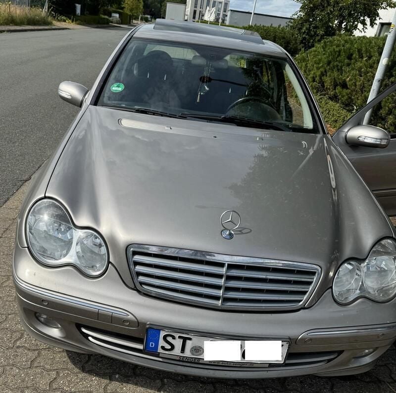 Silber Gebraucht 2005 Mercedes C220 Limousine | 1.900 € (Superpreis) - Bild 1/4