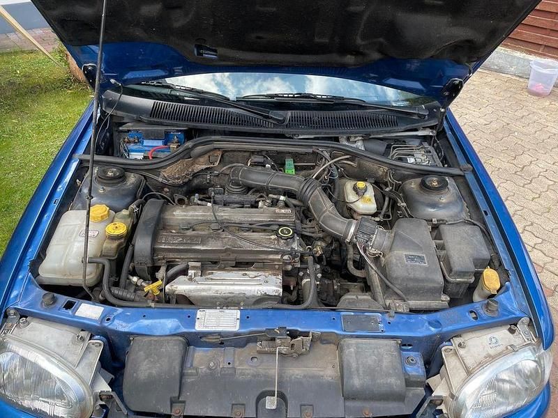 Blau Gebraucht 1997 Ford Escort Limousine | 2.150 € (Teuer) - Bild 1/4
