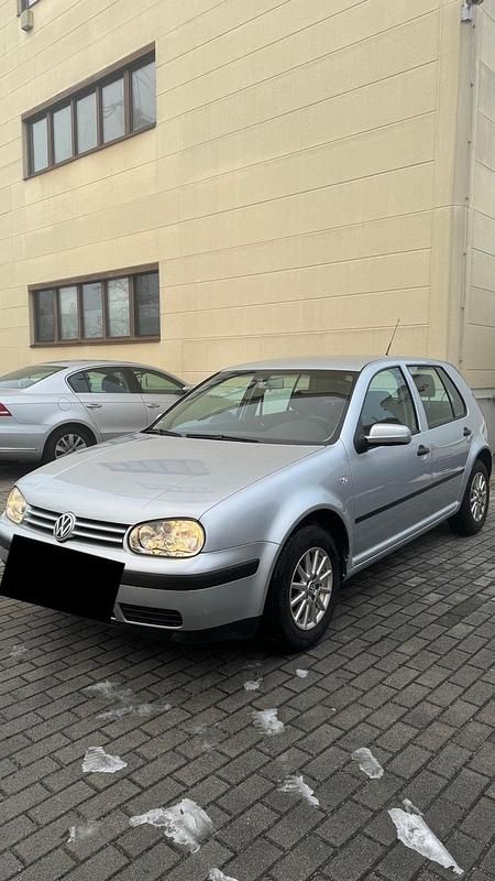 Gebraucht VW Golf IV 106 PS (77 kW) 2003 Silber Kleinwagen