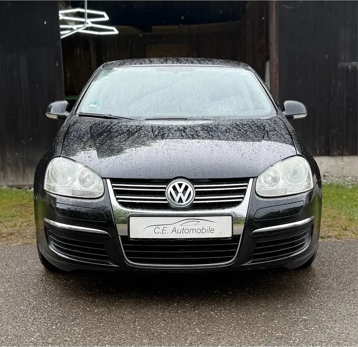 Używany VW Jetta 102 KM (75 kW) 2009 Czarny Sedan/Limuzyna