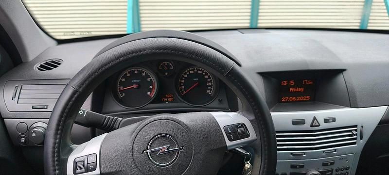 Weiß Gebraucht 2009 Opel Astra Kleinwagen | 1.750 € (Guter Preis) - Bild 1/4