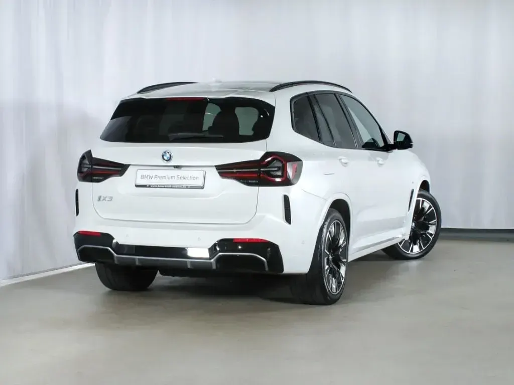 Gebraucht BMW iX3 Impressive 210 kW (286 PS) 2022 Mineralweiss metallic SUV