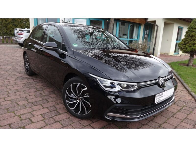 Deep black perleffekt (metallic) Gebraucht 2020 VW Golf VIII Style Limousine | 21.490 € (Etwas zu teuer) - Bild 1/4