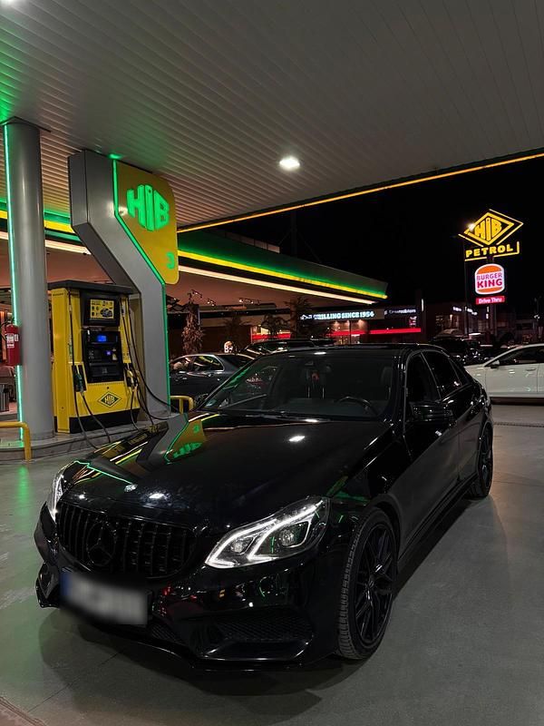 Schwarz Gebraucht 2014 Mercedes E350 AMG line Limousine | 14.500 € (Guter Preis) - Bild 1/4