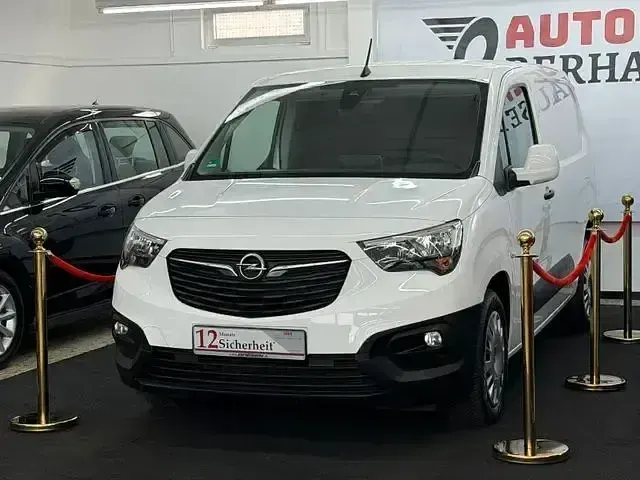 Gebraucht Opel Combo Edition 131 PS (96 kW) 2019 Weiß Van / Kleinbus