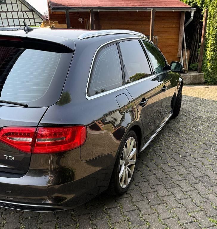 Gebraucht Audi A4 Sport 150 PS (110 kW) 2014 Schwarz Kombi