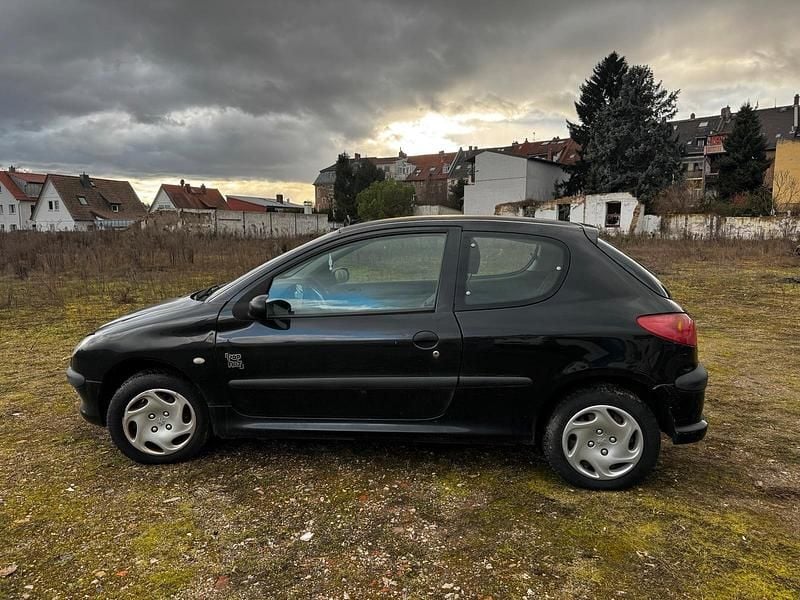 Gebraucht Peugeot 206 60 PS (44 kW) 2004 Schwarz Kleinwagen