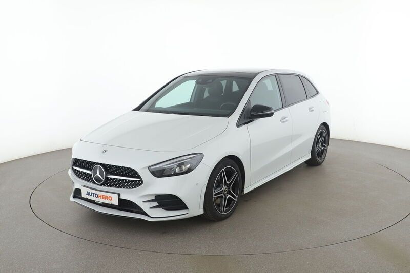 Weiß Gebraucht 2020 Mercedes B200 AMG line Van / Kleinbus | 30.920 € (Teuer) - Bild 1/4