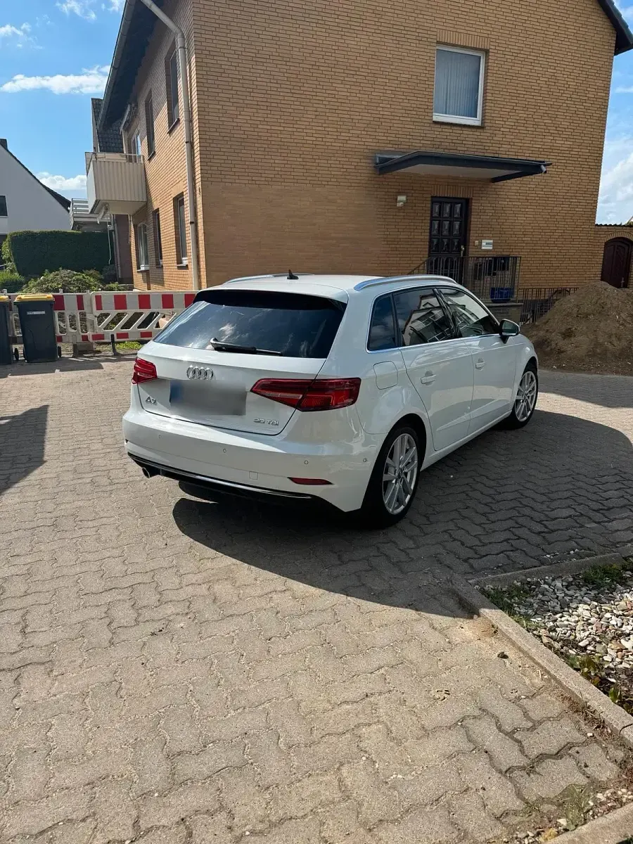 Gebraucht Audi A3 Sportback 116 PS (85 kW) 2018 Weiß Kleinwagen