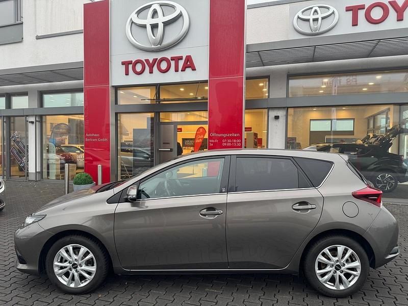 Gebraucht Toyota Auris Team 116 PS (85 kW) 2018 Braun Kombi