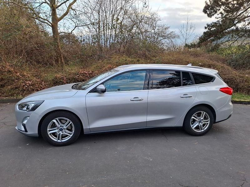 Gebraucht Ford Focus Cool & Connect 125 PS (91 kW) 2020 Silber Limousine