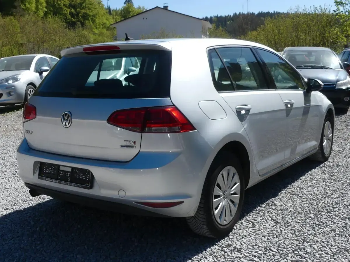 Gebraucht VW Golf VII Trendline 110 PS (80 kW) 2016 Silber Limousine