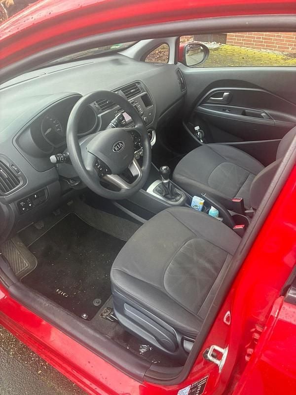 Gebraucht Kia Rio 84 PS (61 kW) 2011 Rot Kleinwagen