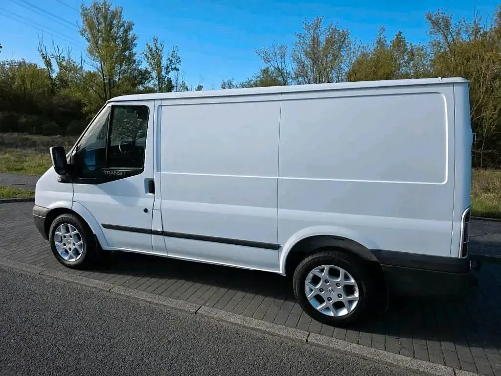 Używany Ford Transit 115 KM (84 kW) 2010 Biały Sedan/Limuzyna