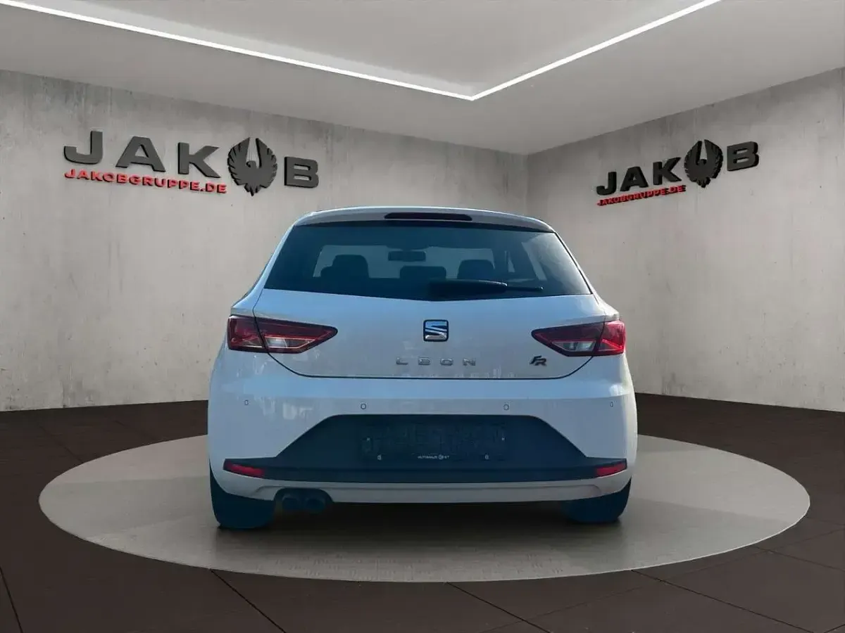 Używany Seat Leon FR 125 KM (91 kW) 2015 Biały Hatchback
