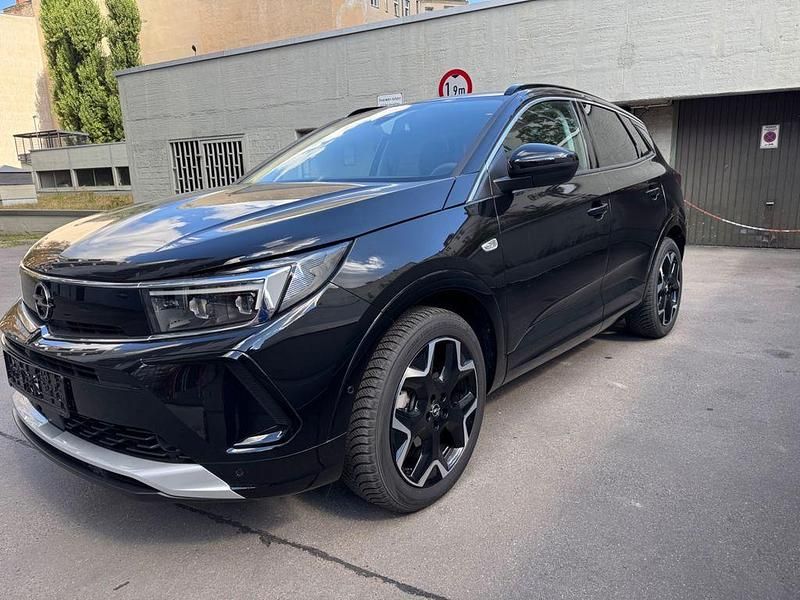 Schwarz Gebraucht 2024 Opel Grandland X Ultimate SUV | 25.590 € (Guter Preis) - Bild 1/4