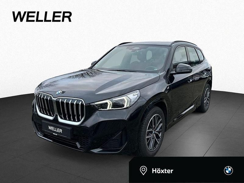 Saphirschwarz (schwarz) Gebraucht 2025 BMW X1 M Sport SUV | 43.300 € (Guter Preis) - Bild 1/4