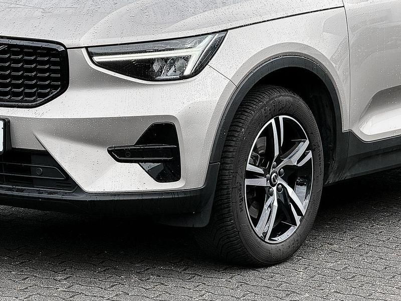 Gebraucht Volvo XC40 Plus 163 PS (119 kW) 2023 Bright dusk / metallic SUV