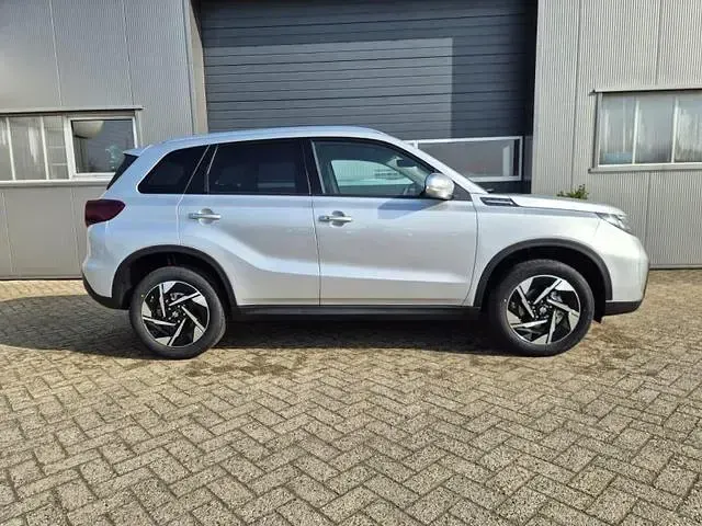 Neu Suzuki Vitara Comfort+ 110 PS (80 kW) 2026 Silky silver metallic silky silver metallic SUV