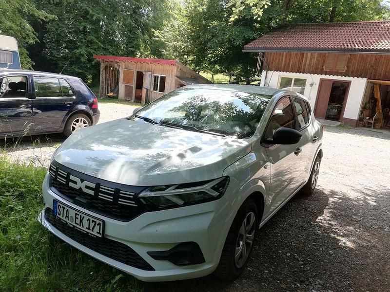 Weiß Gebraucht 2025 Dacia Sandero Essentiel Kleinwagen | 12.999 € - Bild 1/2