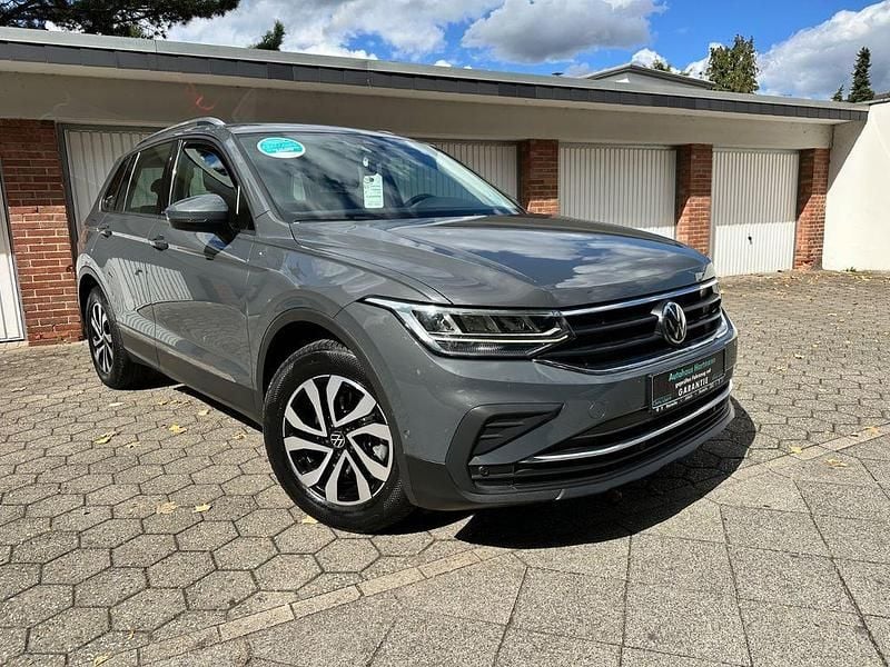 Grau Gebraucht 2022 VW Tiguan Active SUV | 16.990 € (Superpreis) - Bild 1/4