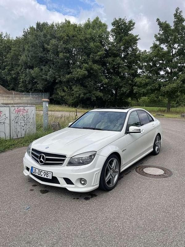 Weiß Gebraucht 2008 Mercedes C63 AMG AMG Limousine | 21.999 € (Teuer) - Bild 1/4