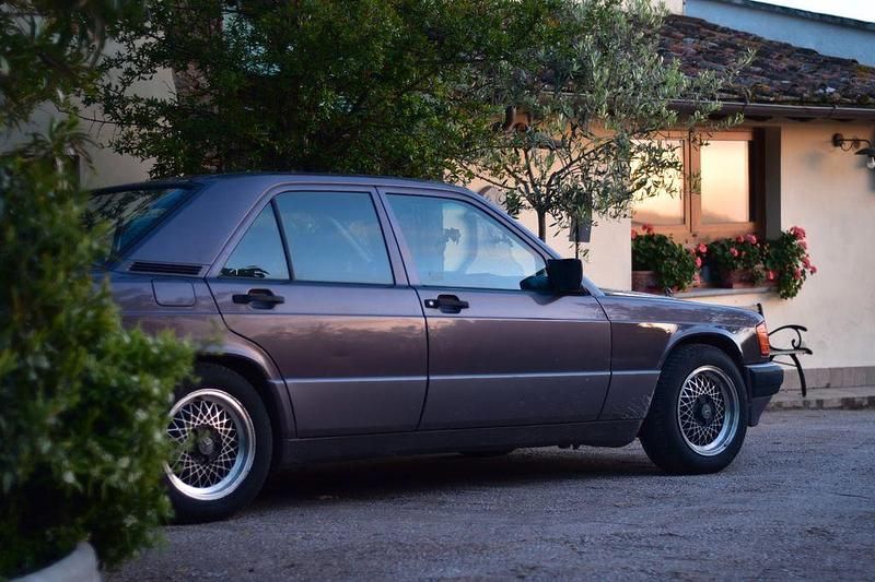 Gebraucht Mercedes 190 109 PS (80 kW) 1992 Andere farben Limousine