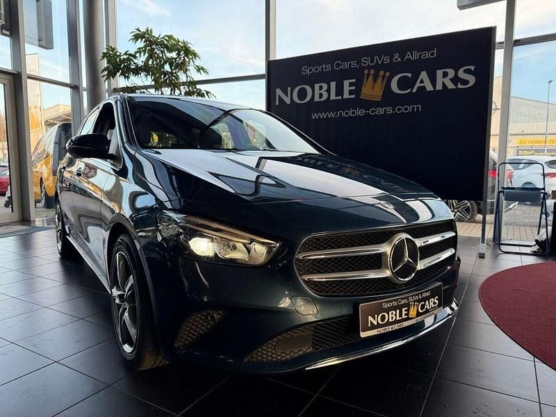Denimblau (metallic) Gebraucht 2020 Mercedes B200 Progressive Van / Kleinbus | 23.990 € (Fairer Preis) - Bild 1/4