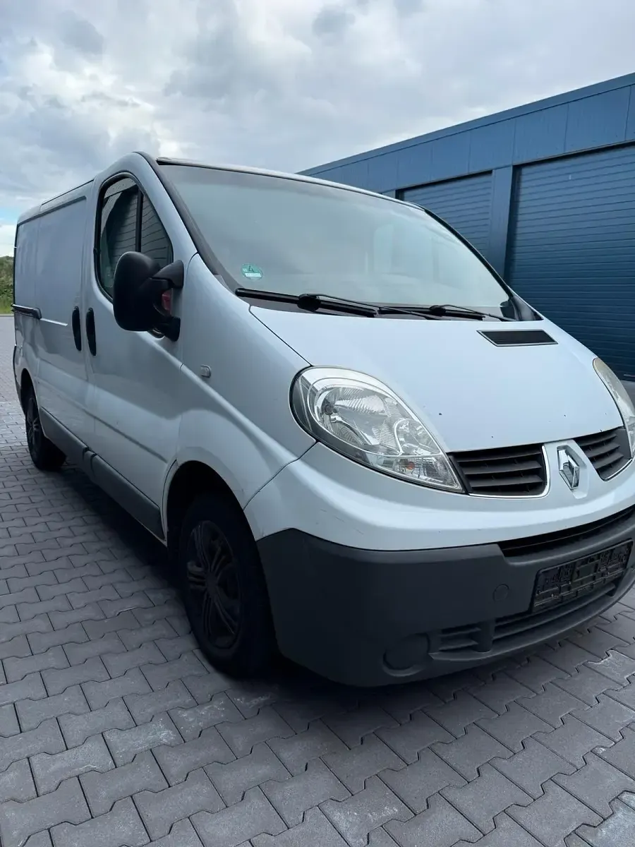 Gebraucht Renault Trafic 90 PS (66 kW) 2007 Weiß Van / Kleinbus