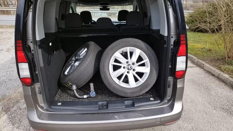 Gebraucht VW Caddy 122 PS (89 kW) 2021 Braun Van / Kleinbus