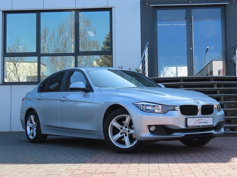 Silber Gebraucht 2012 BMW 320 Sport Line Limousine | 13.900 € (Fairer Preis) - Bild 1/4