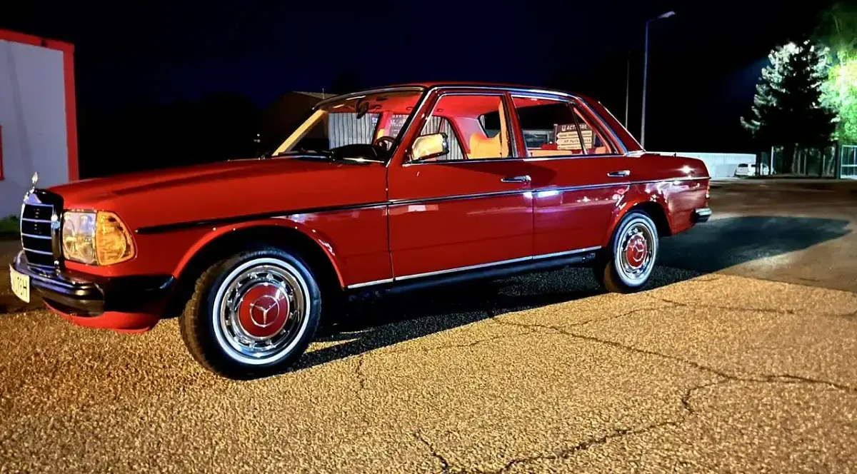 Gebraucht Mercedes 200 94 PS (69 kW) 1978 Rot Limousine