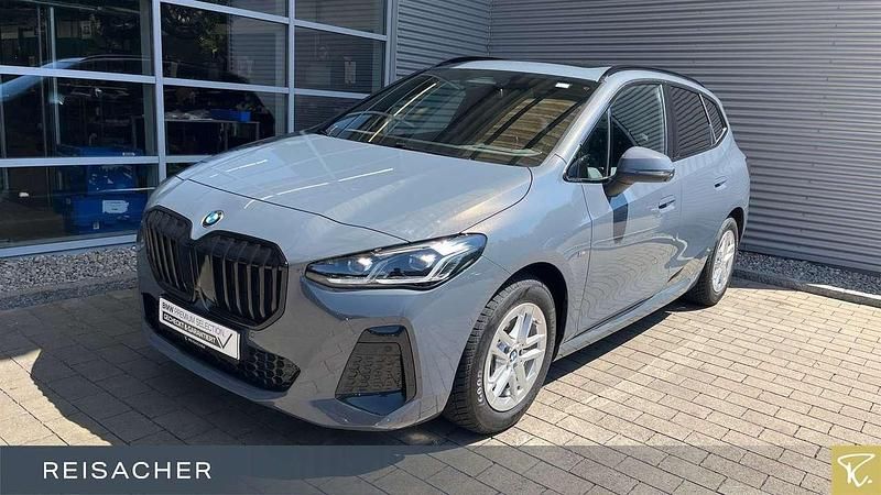 Sparkling kupfergrau metallic Gebraucht 2024 BMW 220 M Sport Van / Kleinbus | 35.849 € (Fairer Preis) - Bild 1/4