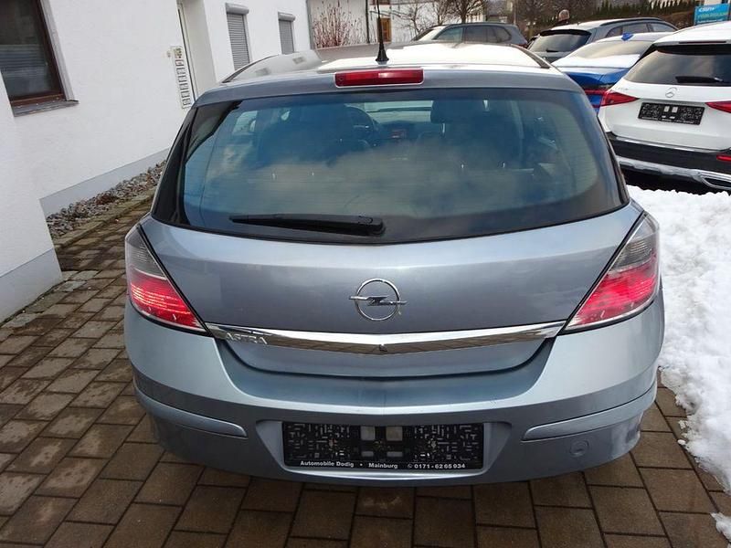 Gebraucht Opel Astra Innovation 116 PS (85 kW) 2009 Silber Limousine