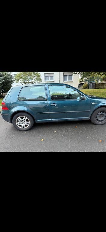 Grün Gebraucht 2001 VW Golf IV Edition Limousine | 1.000 € (Guter Preis) - Bild 1/4