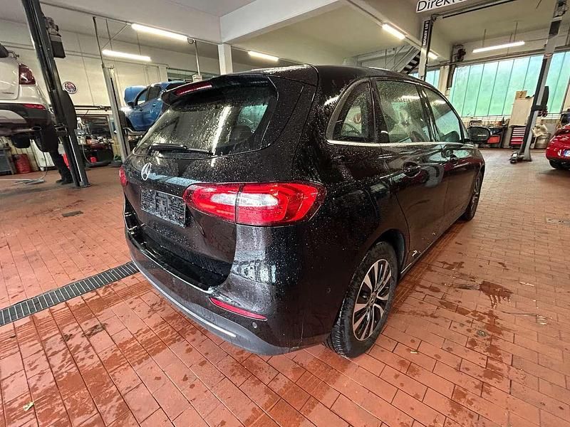 Gebraucht Mercedes B200 150 PS (110 kW) 2021 Schwarz Van / Kleinbus